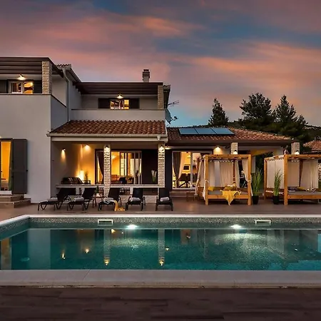 Private With Private Heated Pool In Cote D'azur * Mentona