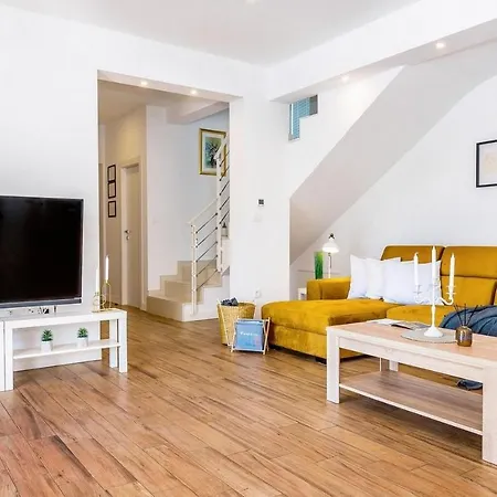 Private With Private Heated Pool In Cote D'azur Apartament Mentona