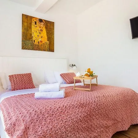 Private With Private Heated Pool In Cote D'azur Mentona