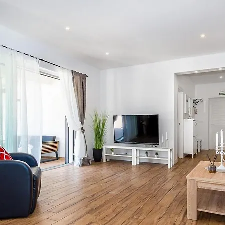 Private With Private Heated Pool In Cote D'azur Apartament