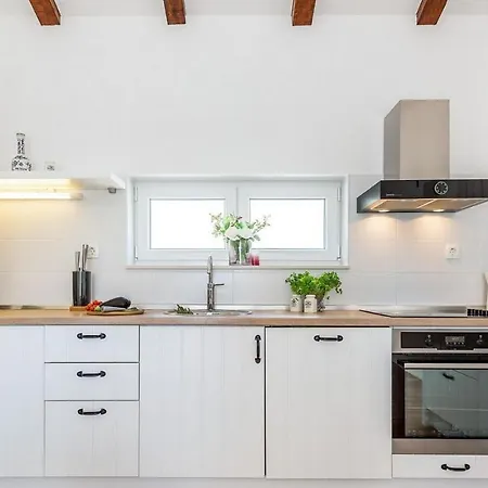 Private With Private Heated Pool In Cote D'azur Apartament