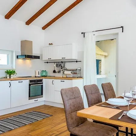 Private With Private Heated Pool In Cote D'azur Apartament Mentona