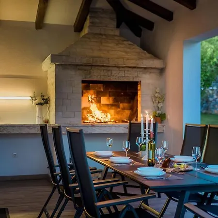 Private With Private Heated Pool In Cote D'azur Mentona